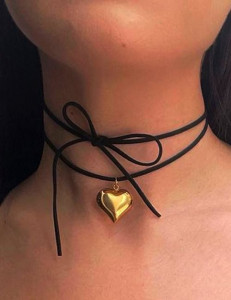 Чокер из двойного шнурка с объемной подвеской-сердцем M14821