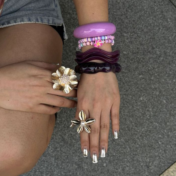 Широкое золотистое кольцо-цветок с жемчужной россыпью CJL16331