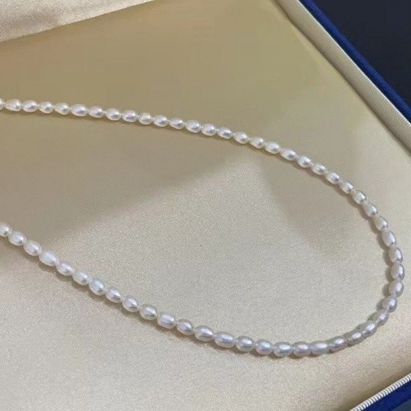 Классическое колье из мелкого белого жемчуга с гладкой текстурой J11256CJJ