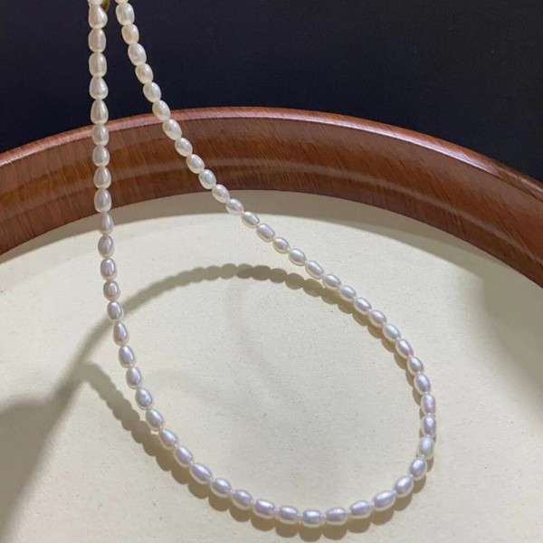 Классическое колье из мелкого белого жемчуга с гладкой текстурой J11256CJJ