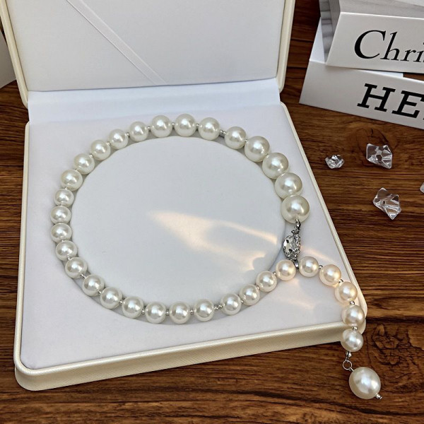 Длинное жемчужное колье-сотуар с декоративным замком CJM18320