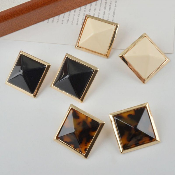 Крупные серьги-пусеты геометрические ромбы CJP90511