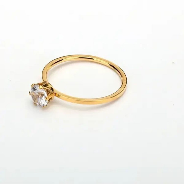 Помолвочное кольцо с крупным фианитом в золотистой оправе J10182CJJ