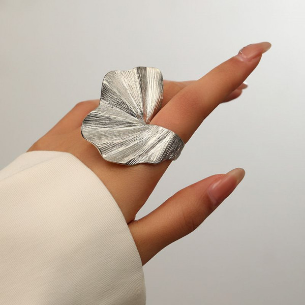 Кольцо в форме крупной бабочки CJL97468