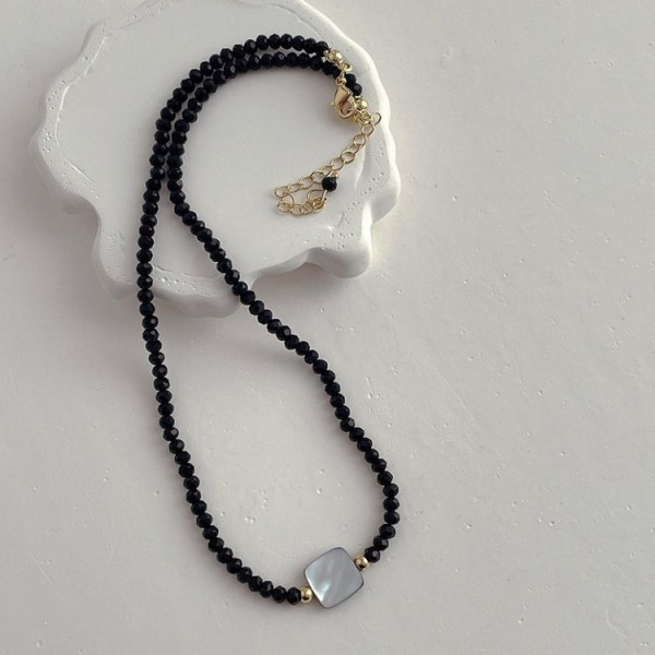 Длинные черные бусы с центральным серебристым диском J11257CJJ