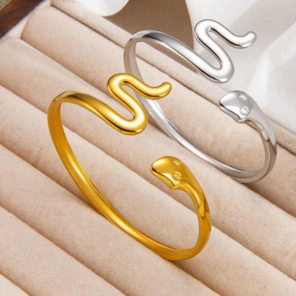 Браслет жесткий разомкнутый в виде стилизованной змеи CJL92935