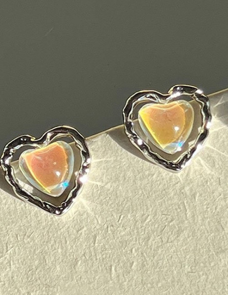 Изящные серьги-пусеты сердца с перламутром L82104