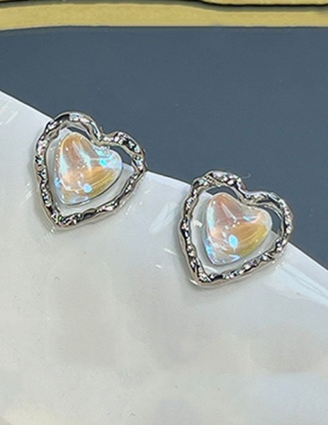 Изящные серьги-пусеты сердца с перламутром L82104