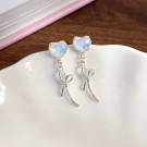 Серьги-гвоздики с сердцем и изогнутым подвесом CJD81446