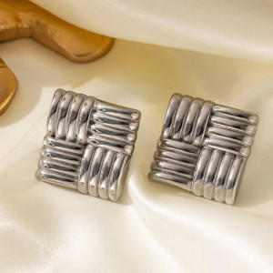 Серебристые плетеные серьги-пусеты Квадраты CJH31985