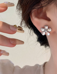 Классические серьги-пусеты жемчужные цветы Z58181