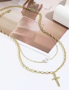 Многослойное золотистое колье с крупным крестом и жемчугом M08684