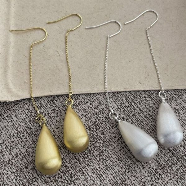 Длинные серьги на петлях с матовыми золотистыми каплями CJL14730