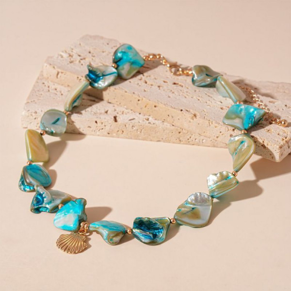 Летнее колье из бирюзовых и белых камней с золотым блеском CJT04143