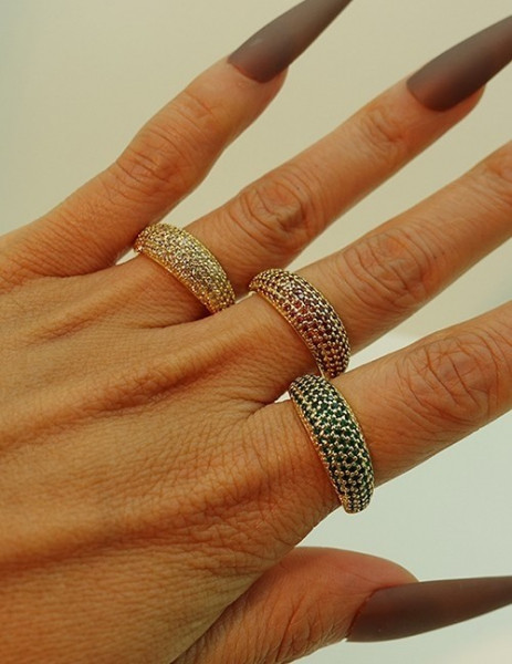 Широкое кольцо в форме купола с россыпью камней U82058