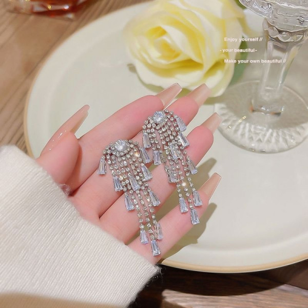 Серьги висячие Каскад со стразами CJD94483