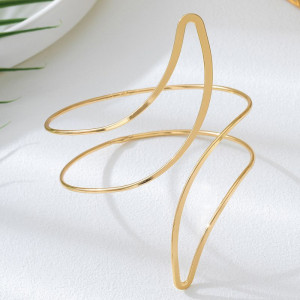 Браслет жесткий спиралевидный из тонких золотистых линий CJQ30781