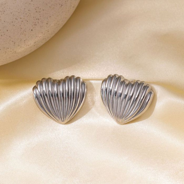 Серебристые рифленые серьги-пусеты Сердца CJH31950