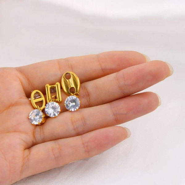 Висячие серьги с кристаллами и логотипом CJD01114