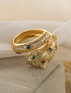 Кольцо в форме пантеры, обвивающей палец L76154