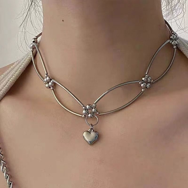 Ажурное колье-воротник с подвеской в форме сердца CJH49997