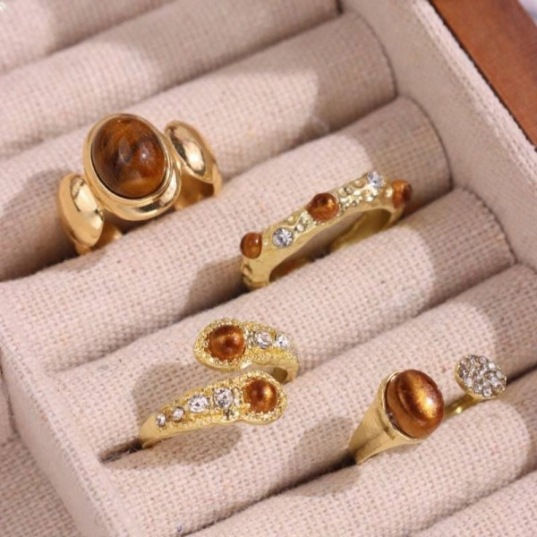 Набор колец с янтарными вставками и ковкой CJN37507