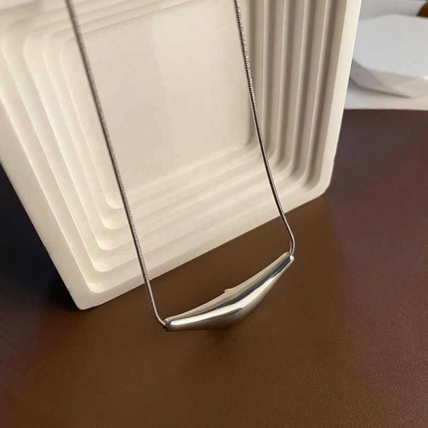 Золотистая цепочка с изогнутой трубкой CJJ08833