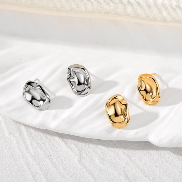 Лаконичные золотистые серьги-кольца овальной формы CJD81196