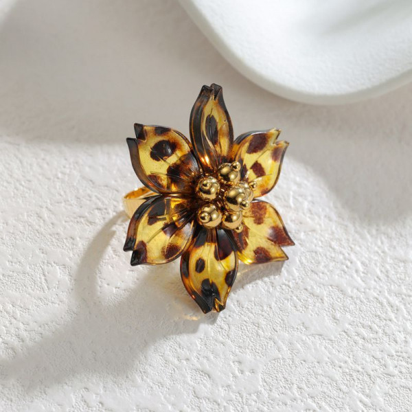 Широкое кольцо-цветок с анималистичным принтом и эмалью CJT01012