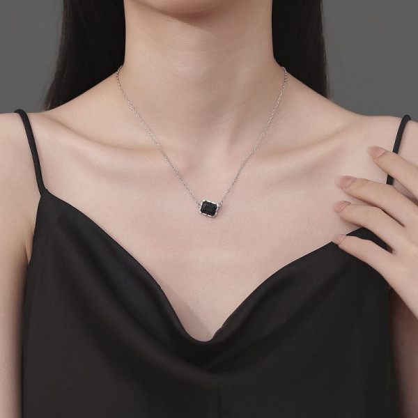 Золотистая Цепочка с прямоугольным черным кристаллом CJH43958