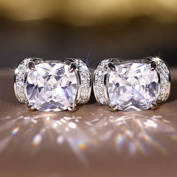 Кольцо с крупным центральным кристаллом в короне CJG68418