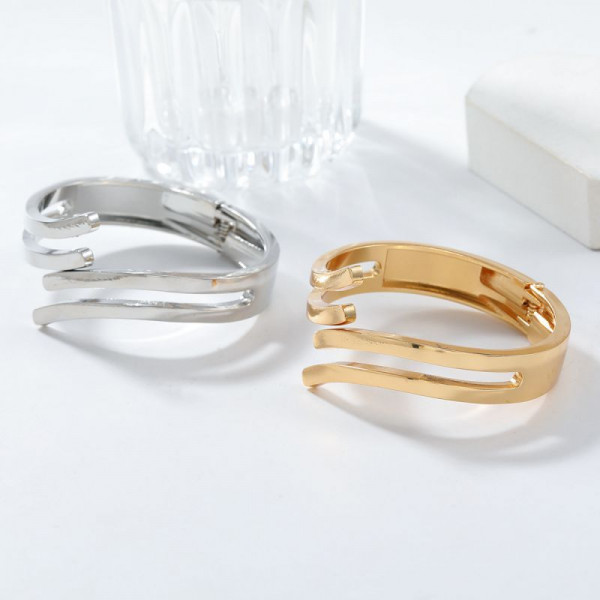 Жесткий браслет CJH74590