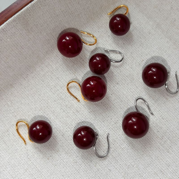 Серьги-петли с вишневыми бусинами CJP80512