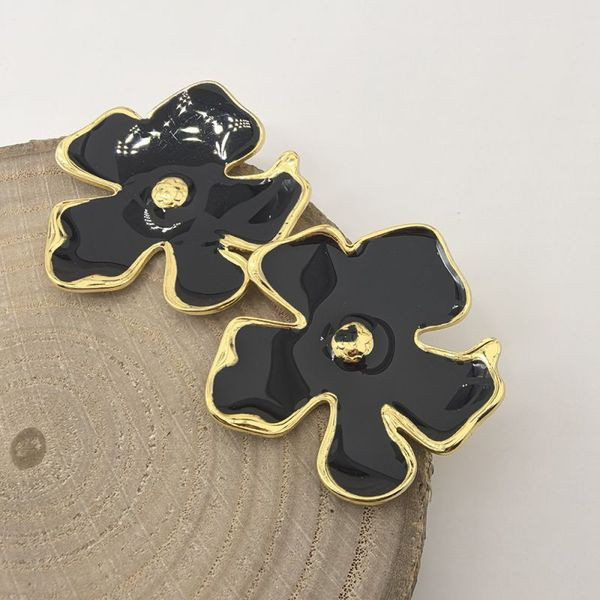 Серьги-пусеты Цветы крупные с черной эмалью CJL35978