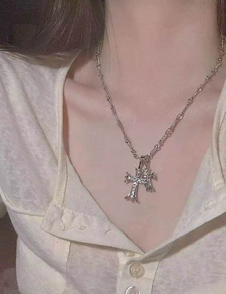 Тонкая цепочка с крестом, инкрустированным кристаллами L77244MSK