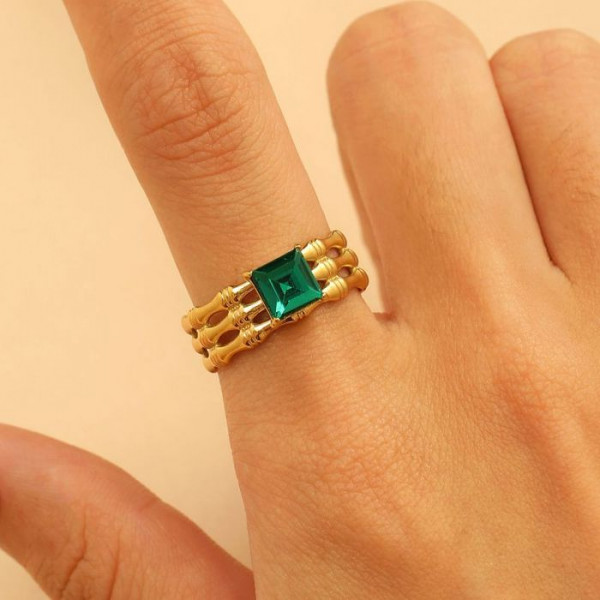 Широкое разомкнутое кольцо из стали с фактурой мятого металла CJM62357