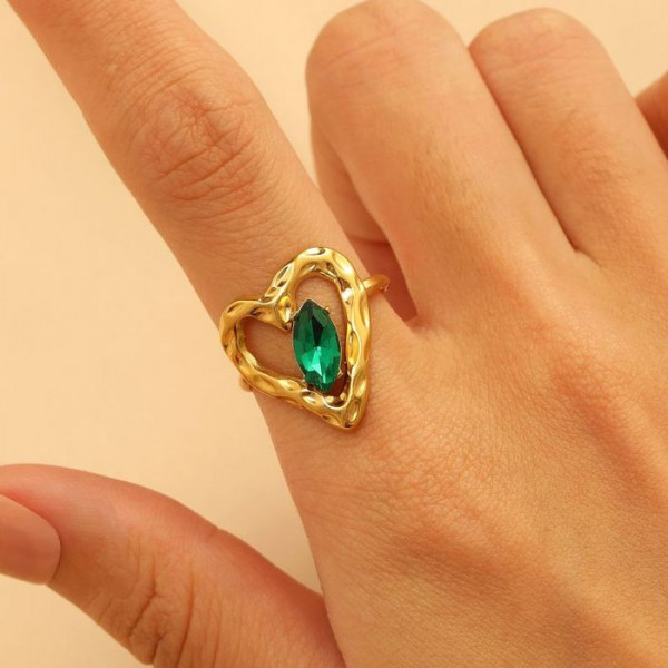 Широкое разомкнутое кольцо из стали с фактурой мятого металла CJM62357