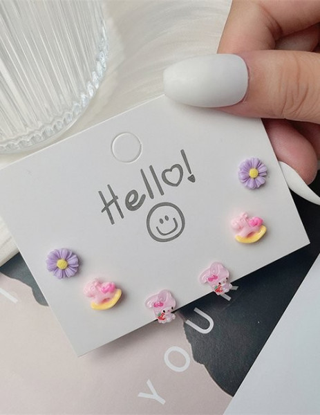 Набор нежных матовых пусет в форме маленьких сердечек Z60113