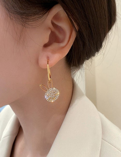 Длинные асимметричные серьги с подвесками в виде мишек и жемчугом L07293