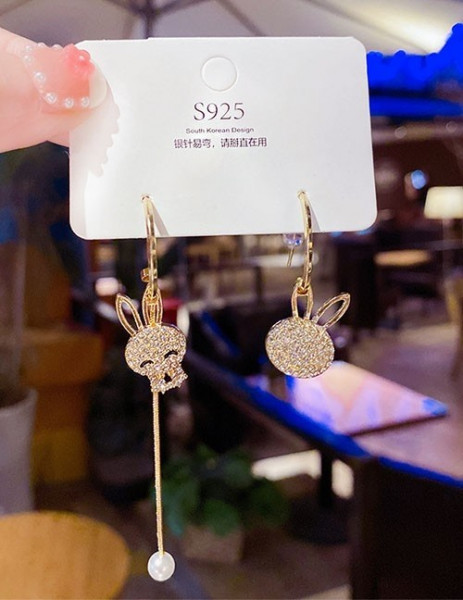 Длинные асимметричные серьги с подвесками в виде мишек и жемчугом L07293