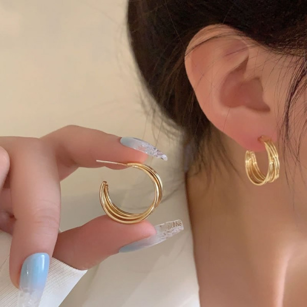 Золотистые серьги-кольца с двойным переплетенным профилем M95235