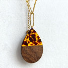 Цепочка с крупной подвеской в форме капли с древесной текстурой CJT07112