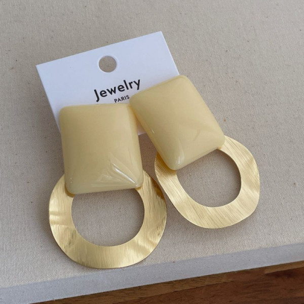 Комбинированные серьги-пусеты из акрила CJP97314