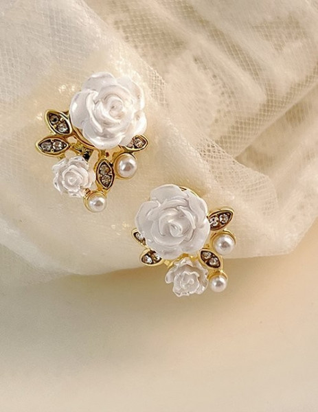 Серьги-пусеты «Белые розы» Z55042
