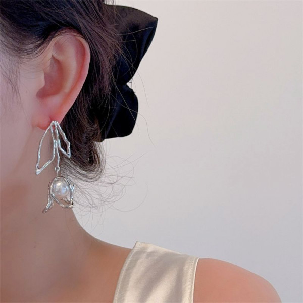 Ажурные серьги пусеты в форме бутонов тюльпанов CJL14750