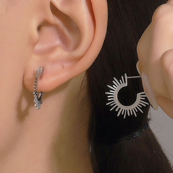 Серебристые серьги-конго с лучистым дизайном M85489