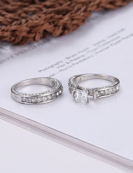 Двойное серебристое кольцо с квадратным камнем U85294