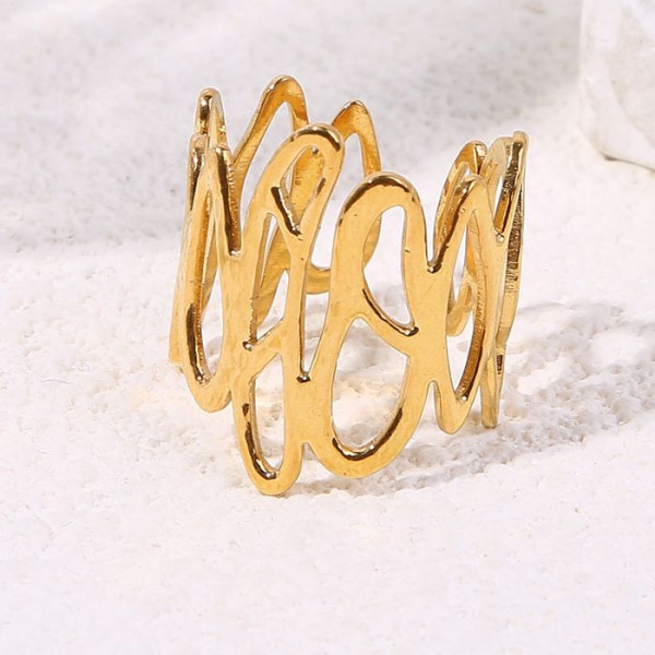 Широкое ажурное кольцо с буквами CJM42111