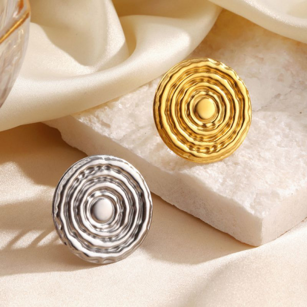 Стальное кольцо с рельефным изображением луны и звезд CJN25423