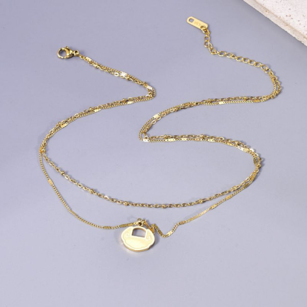 Двойное золотистое колье с круглым медальоном CJL14393